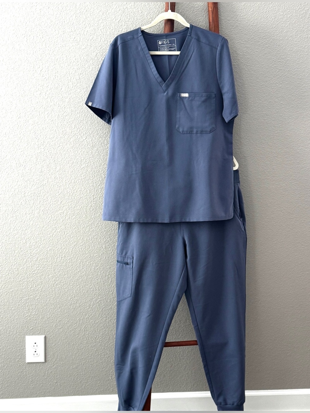 FIGS Women' Scrub Set Zamora Jogger Catarina Top Space Navy XL